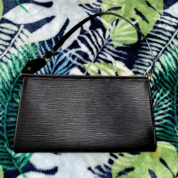 AUTHENTIC LOUIS VUITTON BAG - Picture 3 of 8